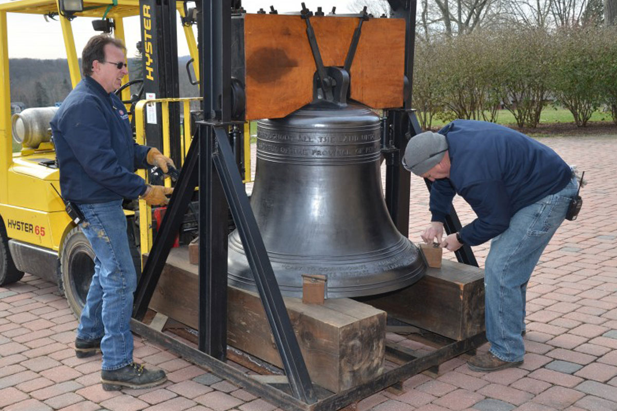 Unloading Spirit of Liberty Bell in Philadelphia